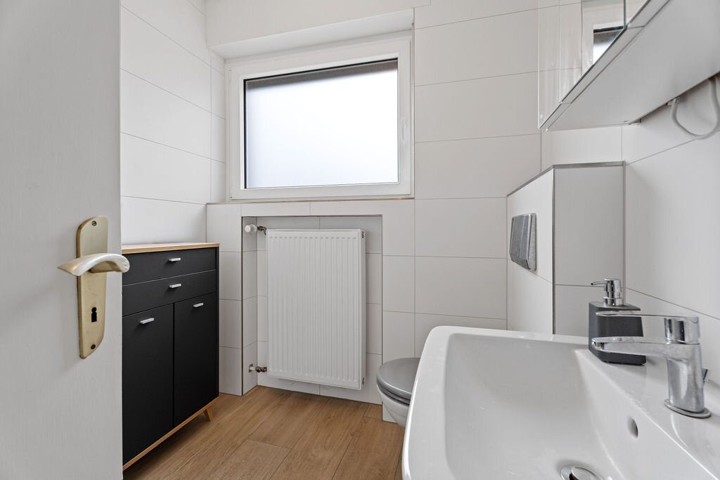 Immobilienangebot - Eschweiler - Renditehäuser - Grundsolide Kapitalanlage als gepflegtes 3‑Fam.-Haus in ruhiger Wohnlage