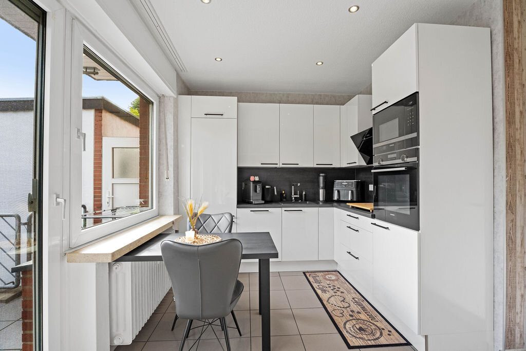 Immobilienangebot - Eschweiler - Renditehäuser - Grundsolide Kapitalanlage als gepflegtes 3‑Fam.-Haus in ruhiger Wohnlage