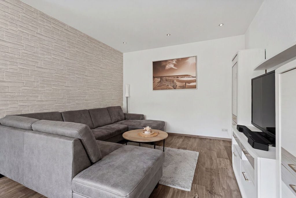 Immobilienangebot - Eschweiler - Renditehäuser - Grundsolide Kapitalanlage als gepflegtes 3‑Fam.-Haus in ruhiger Wohnlage