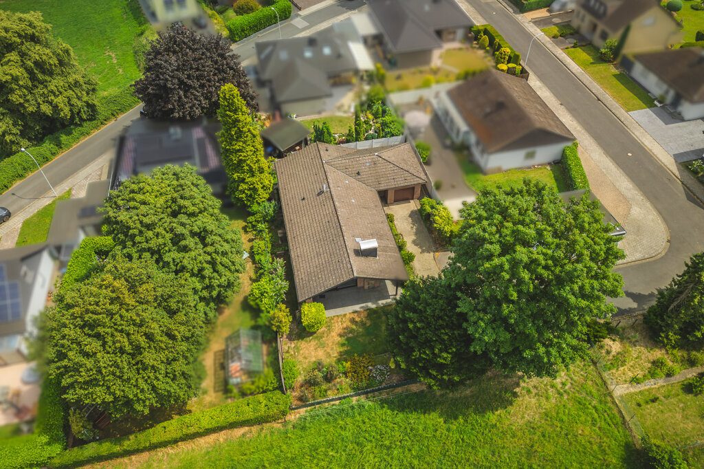 Immobilienangebot - Aldenhoven Siersdorf - Wohnen - Bezugsfreier Bungalow mit traumhaftem Grundstück und Garage in Aldenhoven-Siersdorf