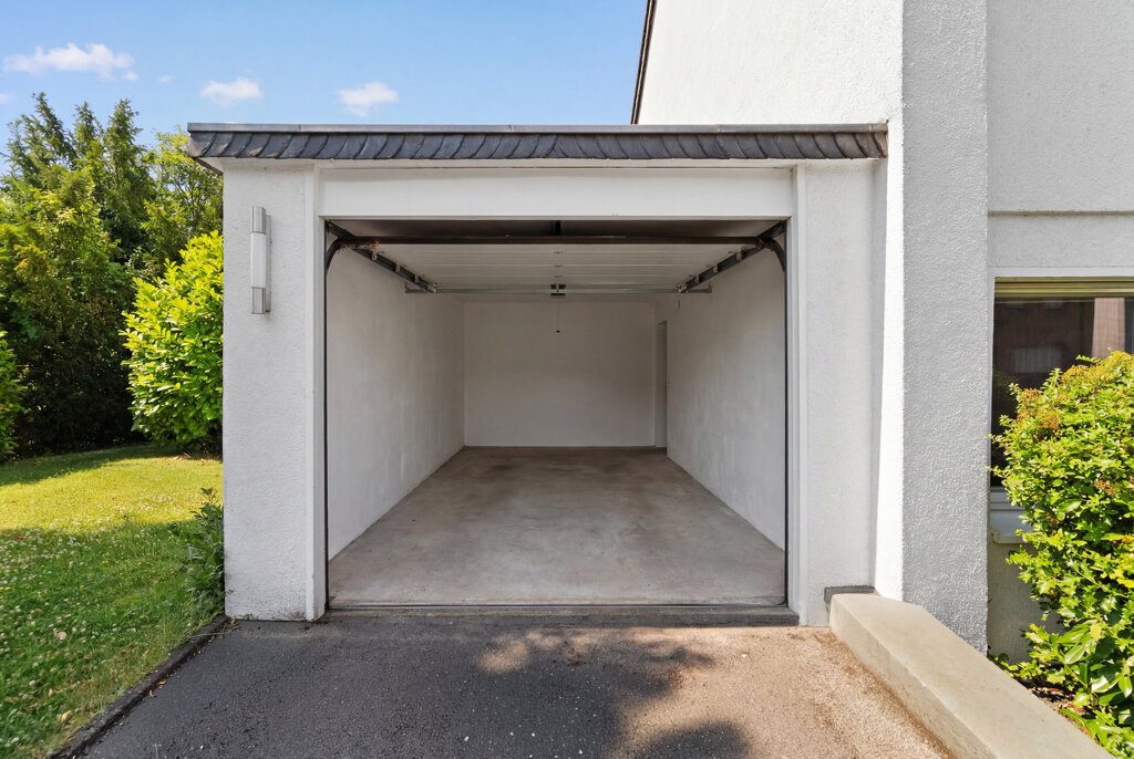 Immobilienangebot - Stolberg (Rheinland) - Wohnen - Modernisiertes Reihenendhaus mit hochwertiger Einbauküche, Traumgarten und Garage in ruhiger und beliebter Lage