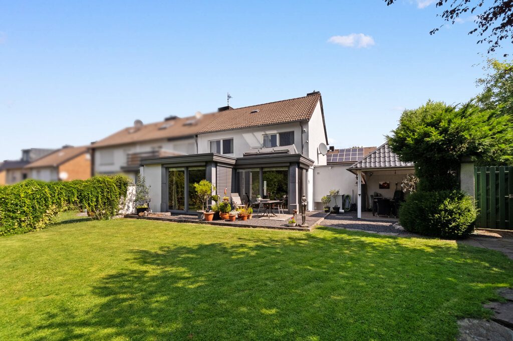 Immobilienangebot - Stolberg (Rheinland) - Wohnen - Modernisiertes Reihenendhaus mit hochwertiger Einbauküche, Traumgarten und Garage in ruhiger und beliebter Lage