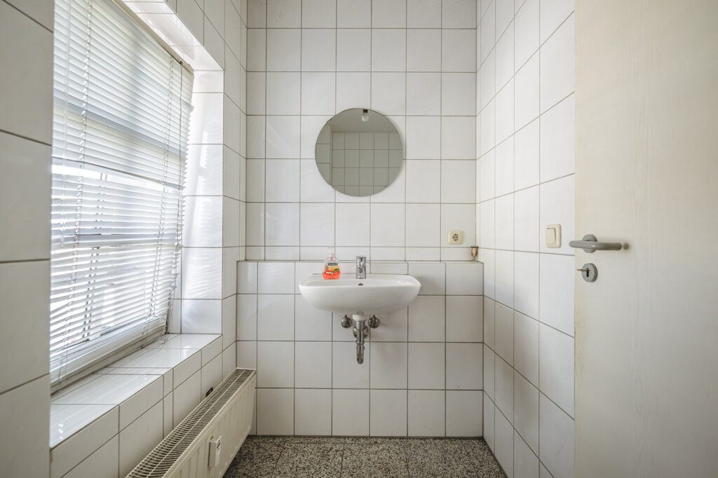Immobilienangebot - Aachen - Renditehäuser - Historische Fassade, moderne Substanz – Wohn- und Geschäftshaus im Wohnungseigentum mit 10 Stellplätzen in Aachen-Brand