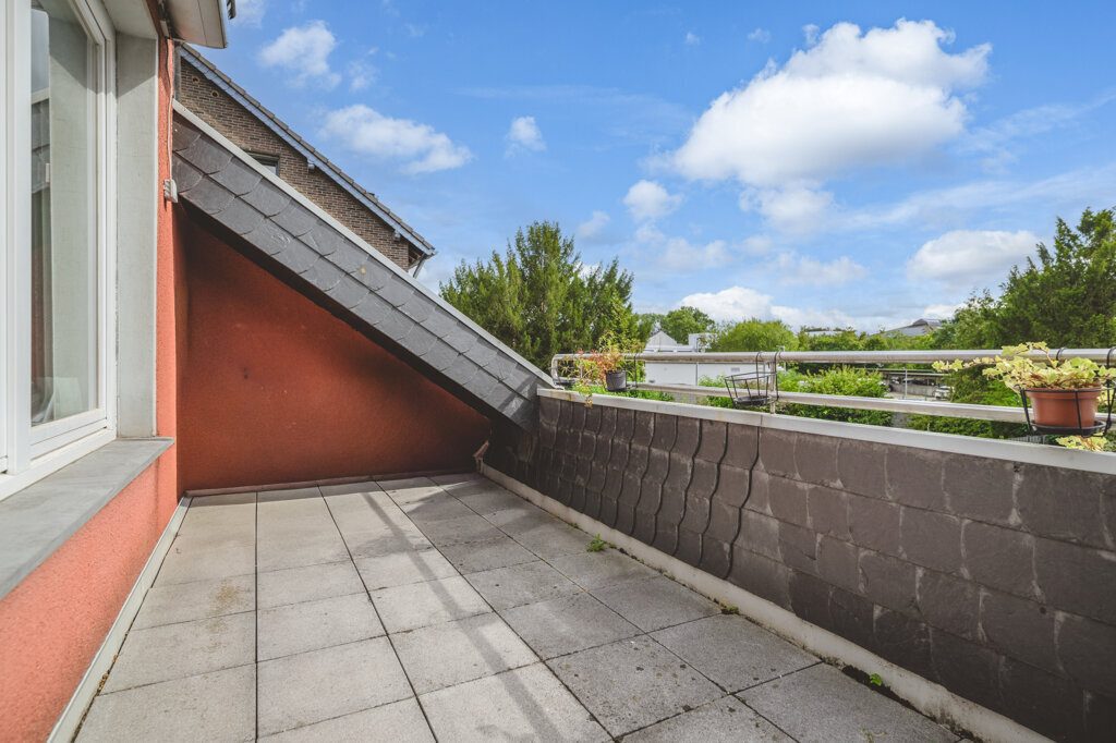 Immobilienangebot - Aachen - Renditehäuser - Historische Fassade, moderne Substanz – Wohn- und Geschäftshaus im Wohnungseigentum mit 10 Stellplätzen in Aachen-Brand