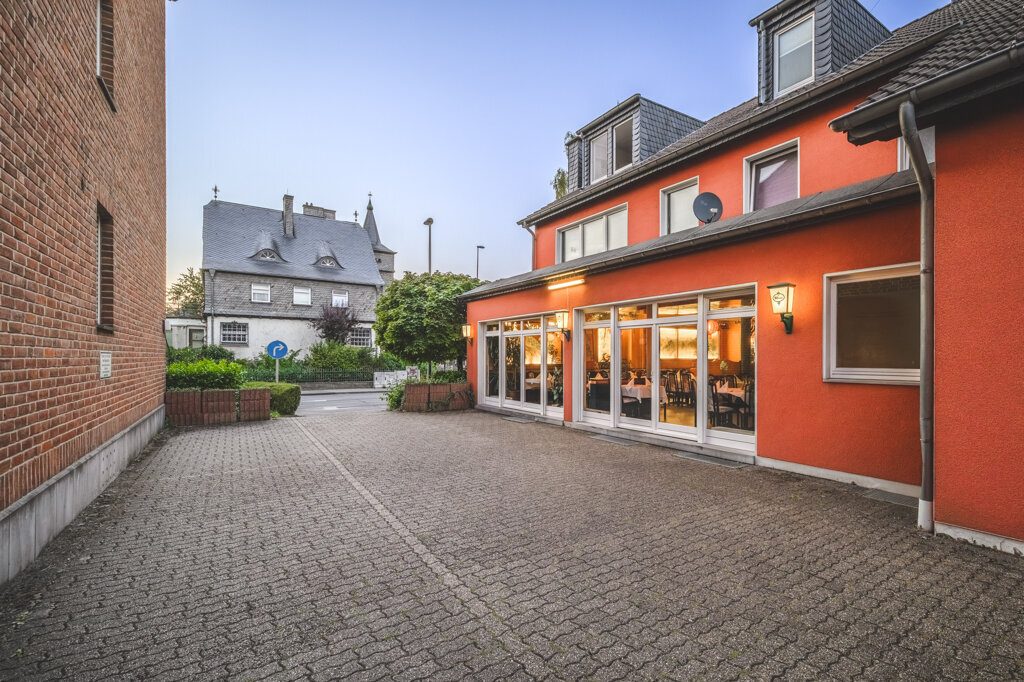 Immobilienangebot - Aachen - Renditehäuser - Historische Fassade, moderne Substanz – Wohn- und Geschäftshaus im Wohnungseigentum mit 10 Stellplätzen in Aachen-Brand