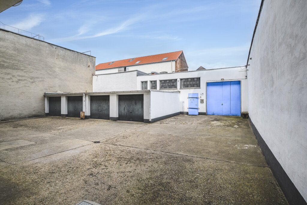 Immobilienangebot - Aachen - Renditehäuser - Aufteilbares 17-Parteien-Haus mit Innenhof, 4 Garagen und zusätzlicher Halle in innenstadtnaher Lage