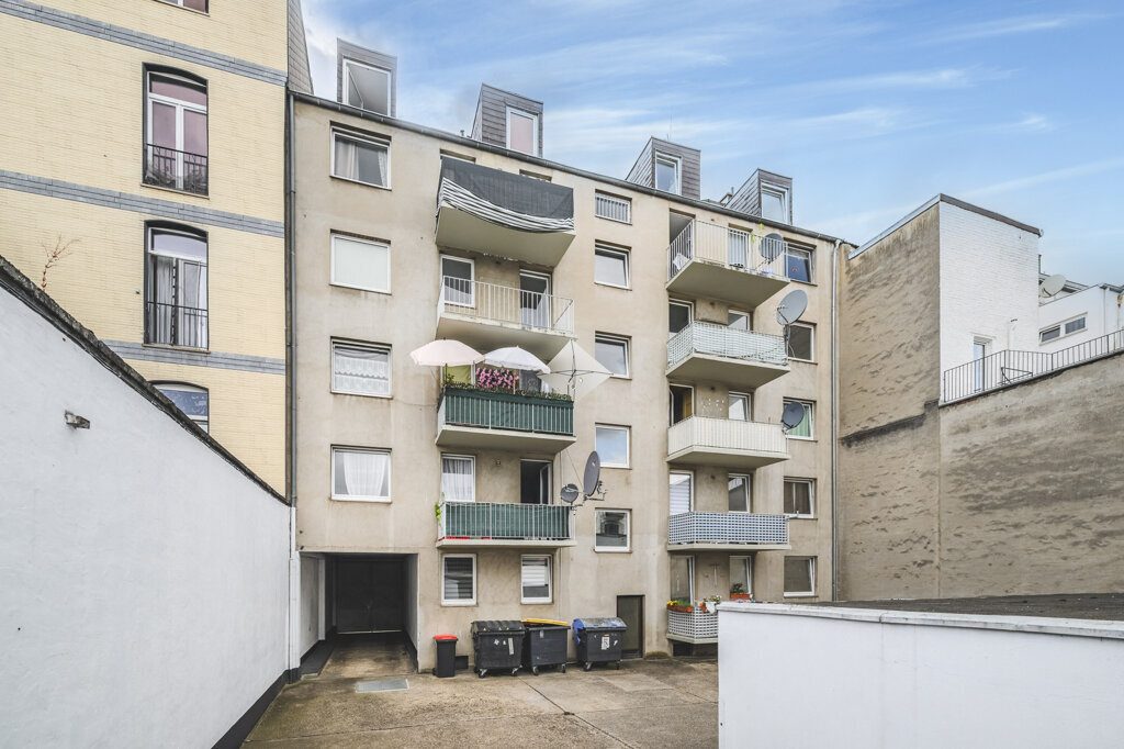 Immobilienangebot - Aachen - Renditehäuser - Aufteilbares 17-Parteien-Haus mit Innenhof, 4 Garagen und zusätzlicher Halle in innenstadtnaher Lage