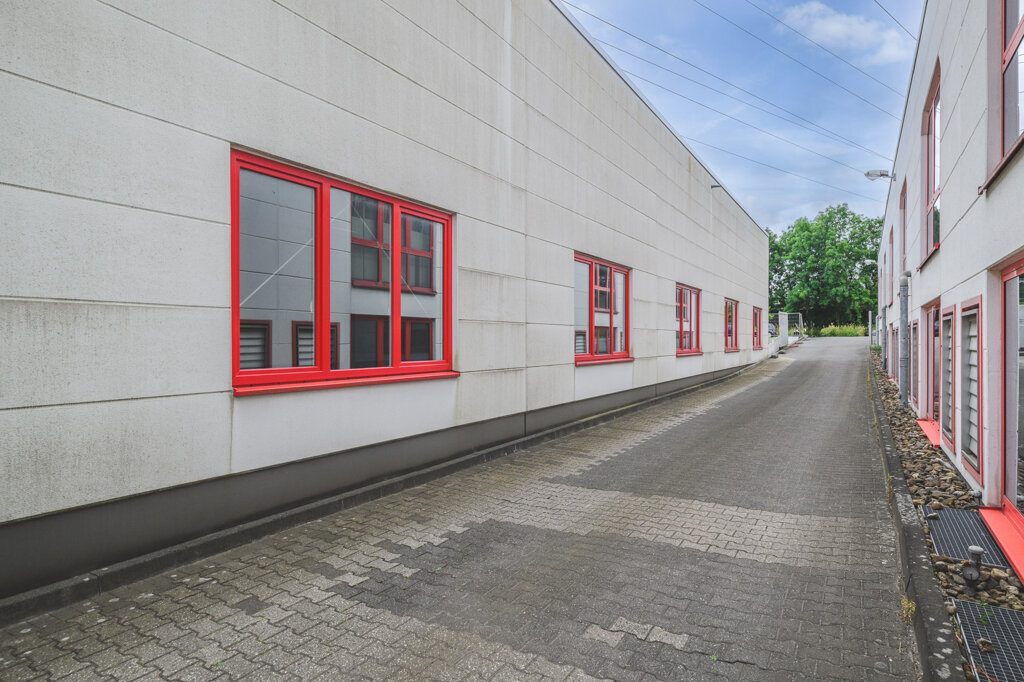 Immobilienangebot - Aachen - Rest/Spezial - Modernes Hallengebäude mit bis zu 13 PKW-Stellplätzen in unmittelbarer Nähe zum Aachener Kreuz