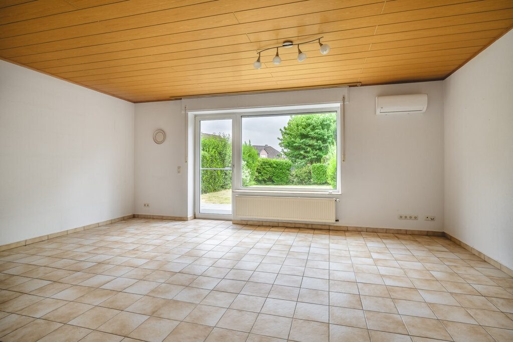 Immobilienangebot - Geilenkirchen - Wohnen - Geilenkirchen-Bauchem, Doppelhaushälfte mit großer Garage und schönem Garten in beliebter Wohnlage