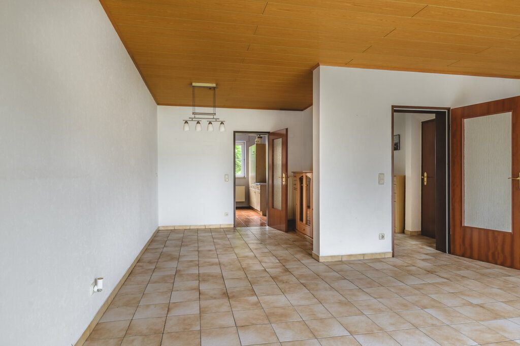 Immobilienangebot - Geilenkirchen - Wohnen - Geilenkirchen-Bauchem, Doppelhaushälfte mit großer Garage und schönem Garten in beliebter Wohnlage