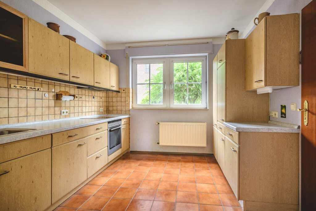 Immobilienangebot - Geilenkirchen - Wohnen - Geilenkirchen-Bauchem, Doppelhaushälfte mit großer Garage und schönem Garten in beliebter Wohnlage