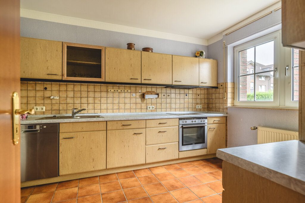 Immobilienangebot - Geilenkirchen - Wohnen - Geilenkirchen-Bauchem, Doppelhaushälfte mit großer Garage und schönem Garten in beliebter Wohnlage