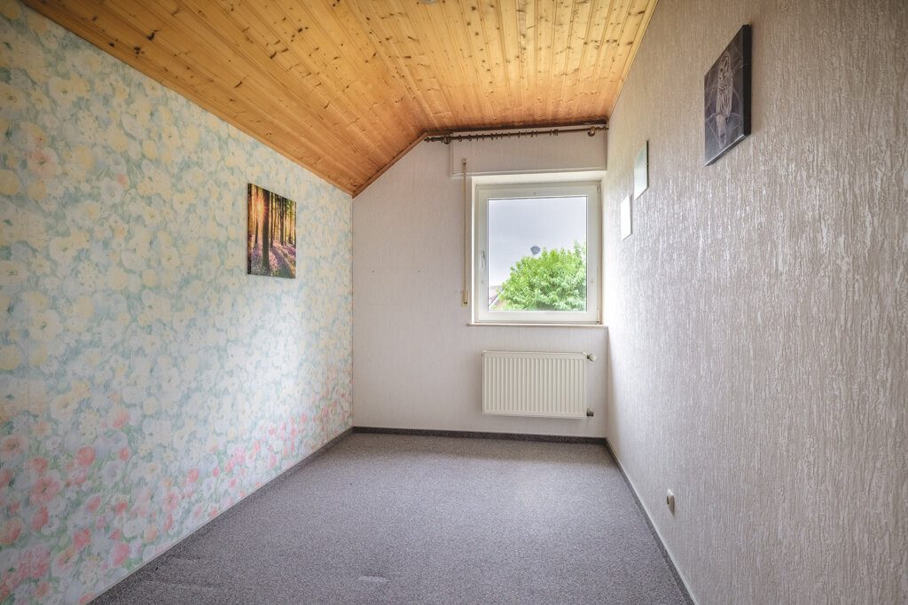 Immobilienangebot - Geilenkirchen - Wohnen - Geilenkirchen-Bauchem, Doppelhaushälfte mit großer Garage und schönem Garten in beliebter Wohnlage