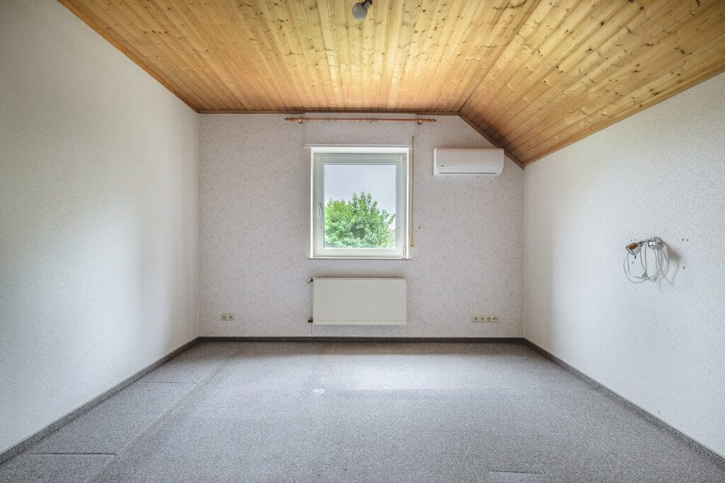 Immobilienangebot - Geilenkirchen - Wohnen - Geilenkirchen-Bauchem, Doppelhaushälfte mit großer Garage und schönem Garten in beliebter Wohnlage