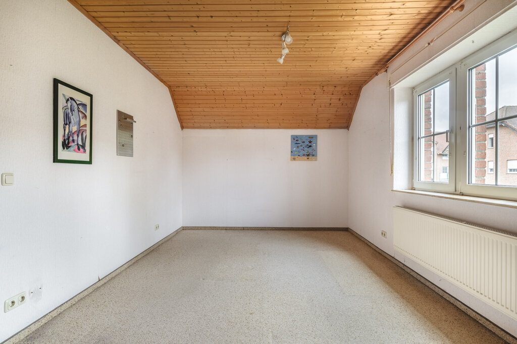 Immobilienangebot - Geilenkirchen - Wohnen - Geilenkirchen-Bauchem, Doppelhaushälfte mit großer Garage und schönem Garten in beliebter Wohnlage