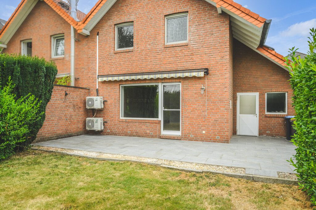 Immobilienangebot - Geilenkirchen - Wohnen - Geilenkirchen-Bauchem, Doppelhaushälfte mit großer Garage und schönem Garten in beliebter Wohnlage