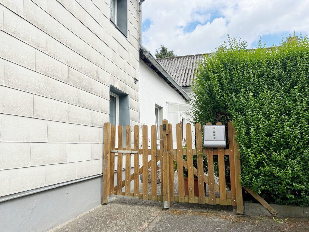 Immobilienangebot - Herzogenrath - Wohnen - Renovierungsbedürftiges Einfamilienhaus mit großem Gartengrundstück