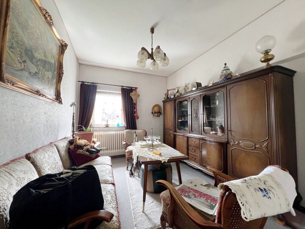 Immobilienangebot - Herzogenrath - Wohnen - Renovierungsbedürftiges Einfamilienhaus mit großem Gartengrundstück