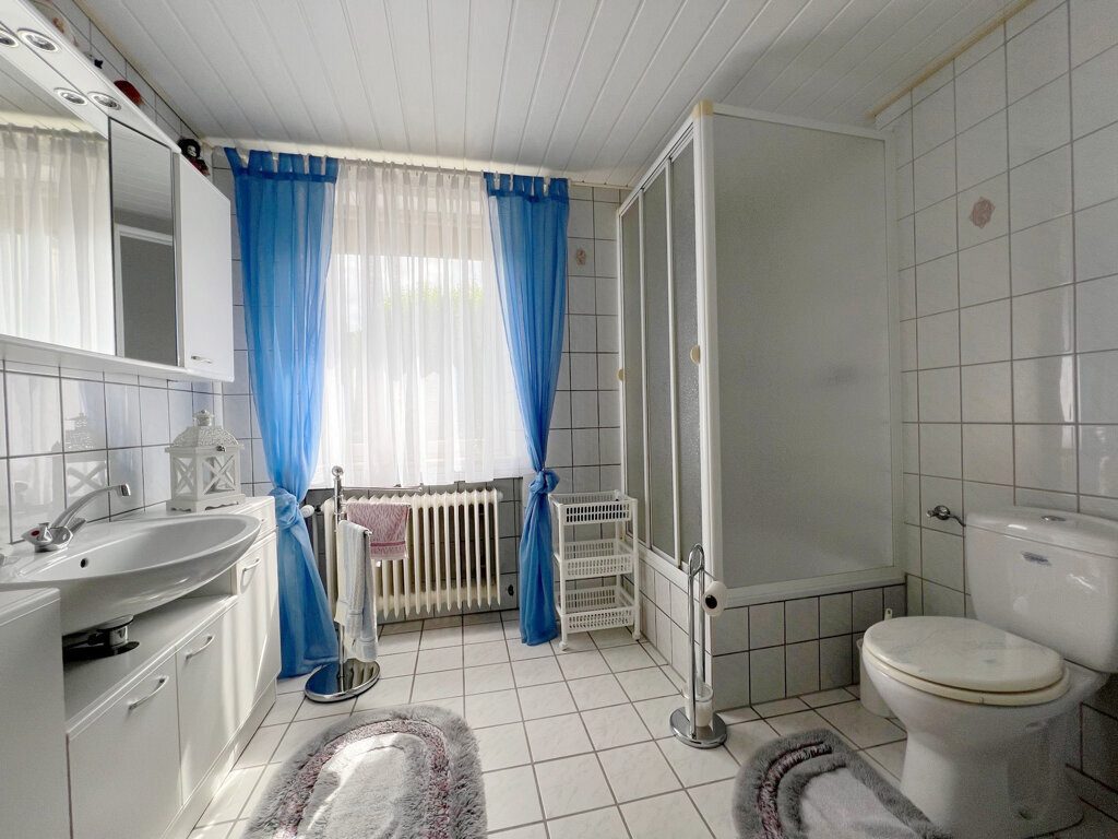 Immobilienangebot - Herzogenrath - Wohnen - Renovierungsbedürftiges Einfamilienhaus mit großem Gartengrundstück
