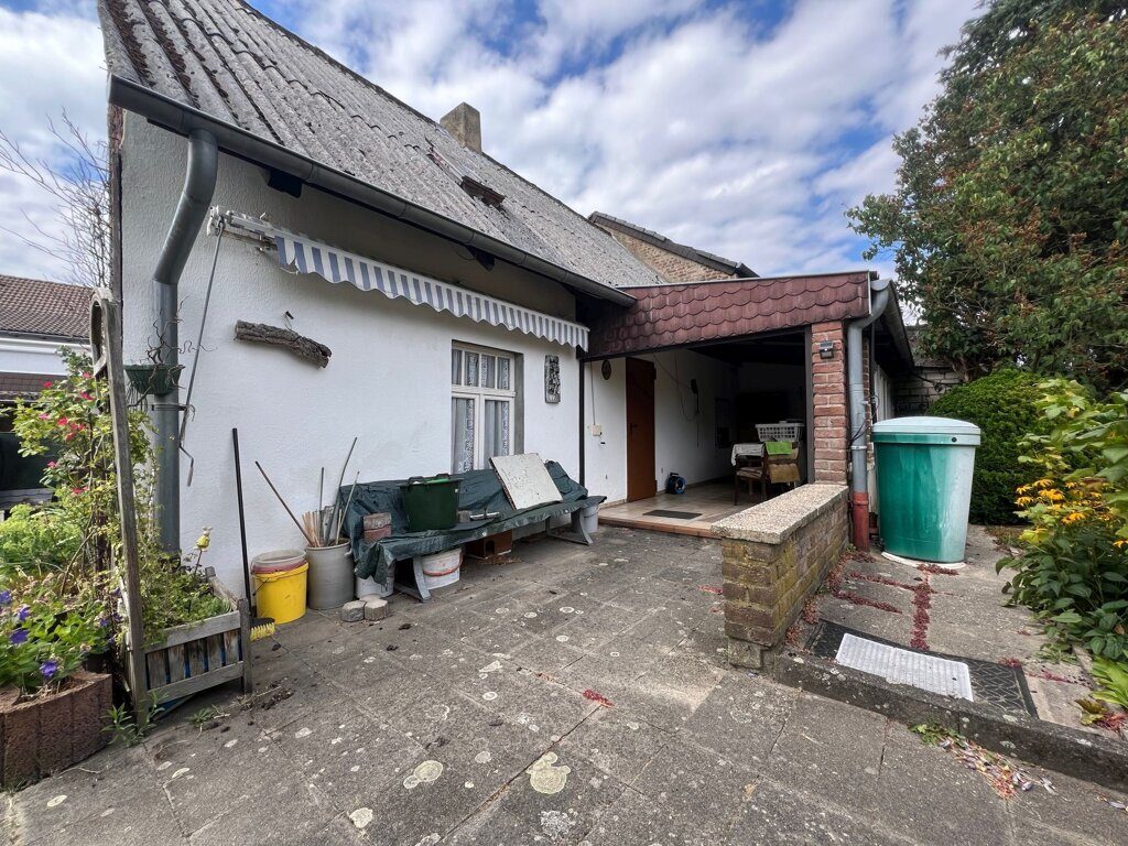 Immobilienangebot - Herzogenrath - Wohnen - Renovierungsbedürftiges Einfamilienhaus mit großem Gartengrundstück