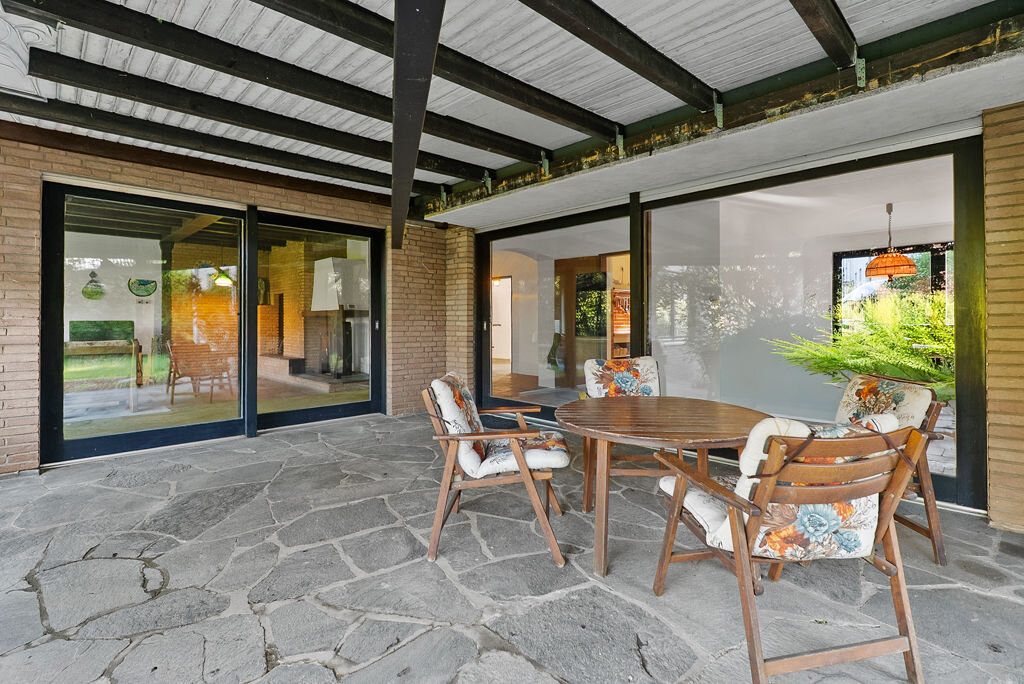 Immobilienangebot - Roetgen - Wohnen - Freistehendes Einfamilienhaus auf großzügigem Grundstück in Südwestlage mit 2 integrierten Garagen