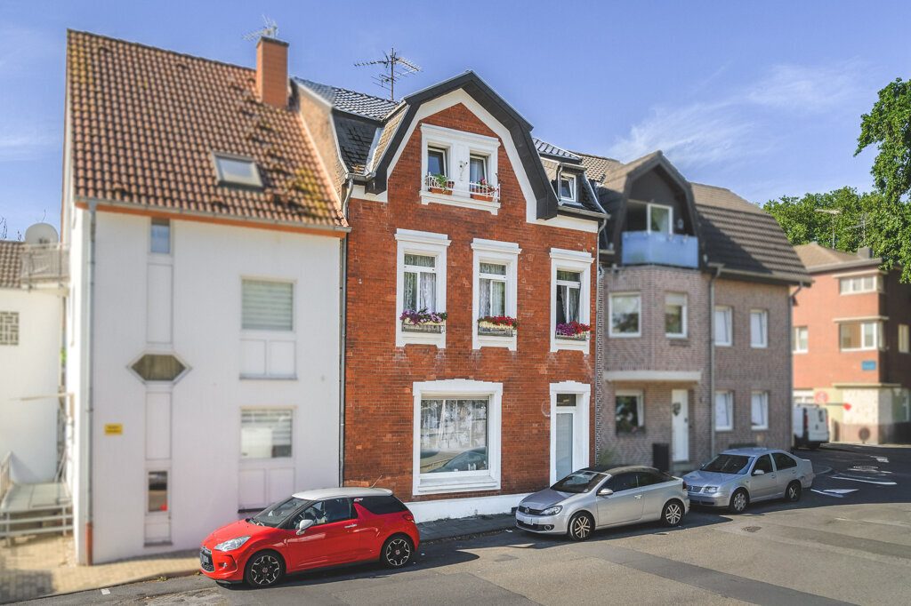 Immobilienangebot - Alsdorf - Wohnen - Nähe Burgpark!
Vermietetes Wohn- und Geschäftshaus als solide Kapitalanlage im Herzen der Stadt