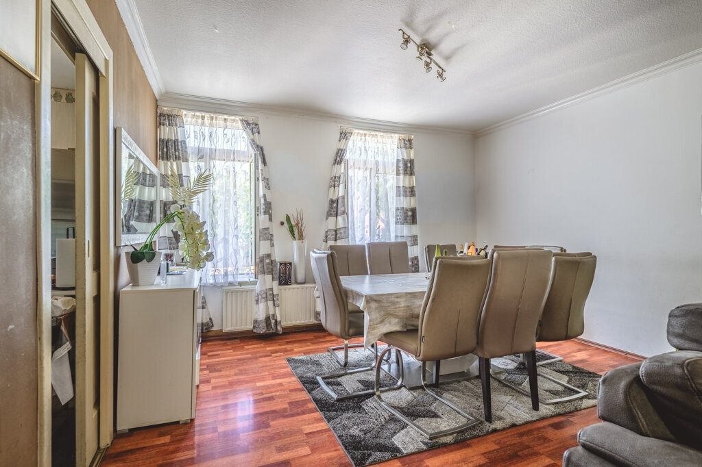 Immobilienangebot - Alsdorf - Wohnen - Nähe Burgpark!
Vermietetes Wohn- und Geschäftshaus als solide Kapitalanlage im Herzen der Stadt