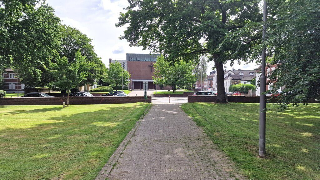 Immobilienangebot - Alsdorf - Wohnen - Nähe Burgpark!
Vermietetes Wohn- und Geschäftshaus als solide Kapitalanlage im Herzen der Stadt