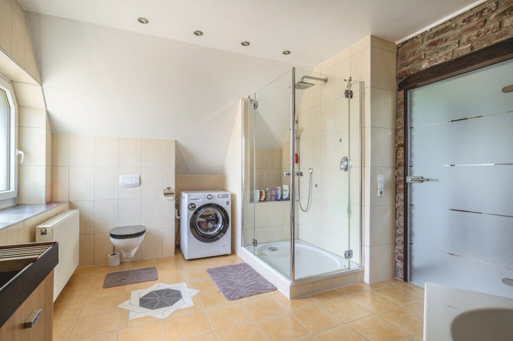 Immobilienangebot - Würselen - Wohnen - Fernblick inklusive!
Einfamilienhaus mit mehreren Lagerhallen und weitläufigem Grundstück