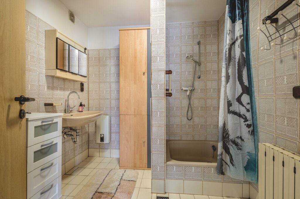 Immobilienangebot - Würselen - Wohnen - Fernblick inklusive!
Einfamilienhaus mit mehreren Lagerhallen und weitläufigem Grundstück