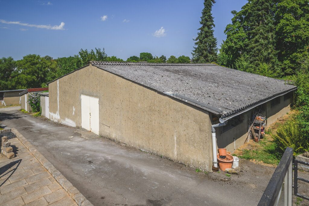 Immobilienangebot - Würselen - Wohnen - Fernblick inklusive!
Einfamilienhaus mit mehreren Lagerhallen und weitläufigem Grundstück