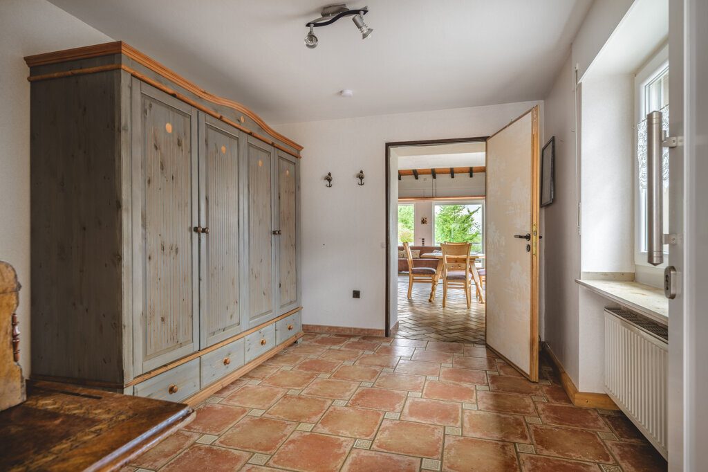 Immobilienangebot - Würselen - Wohnen - Fernblick inklusive!
Einfamilienhaus mit mehreren Lagerhallen und weitläufigem Grundstück