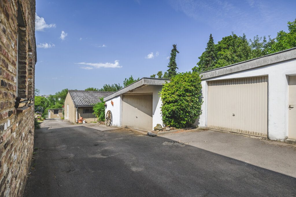 Immobilienangebot - Würselen - Wohnen - Fernblick inklusive!
Einfamilienhaus mit mehreren Lagerhallen und weitläufigem Grundstück