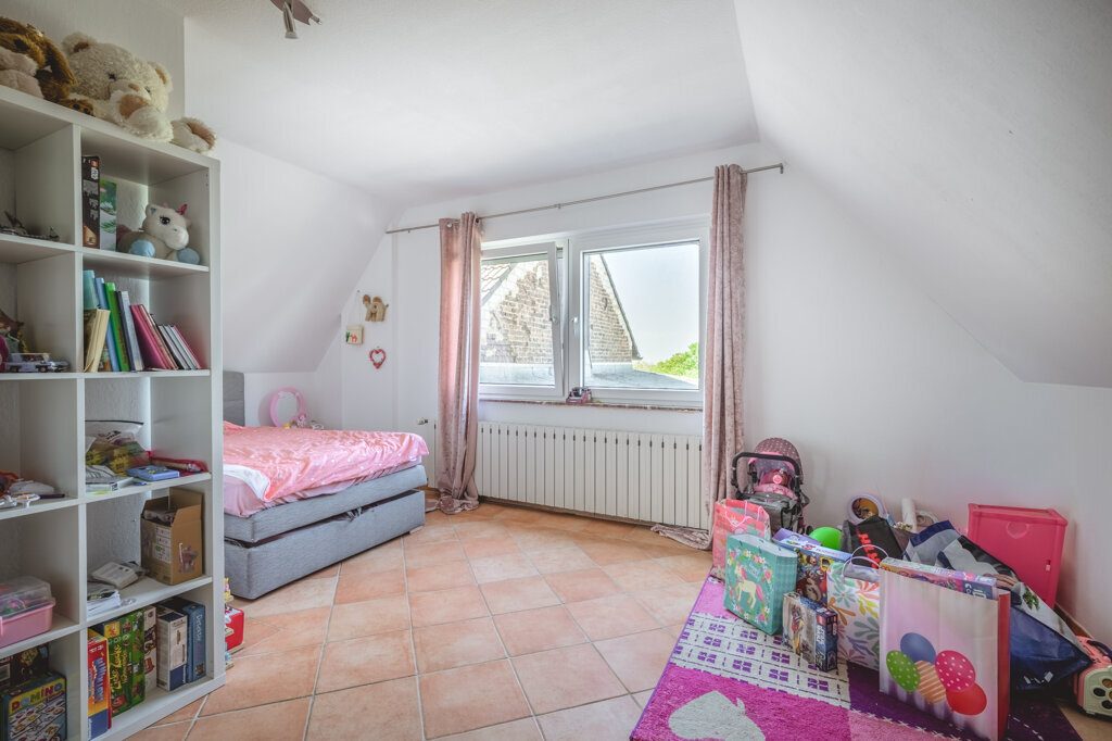 Immobilienangebot - Würselen - Wohnen - Fernblick inklusive!
Einfamilienhaus mit mehreren Lagerhallen und weitläufigem Grundstück