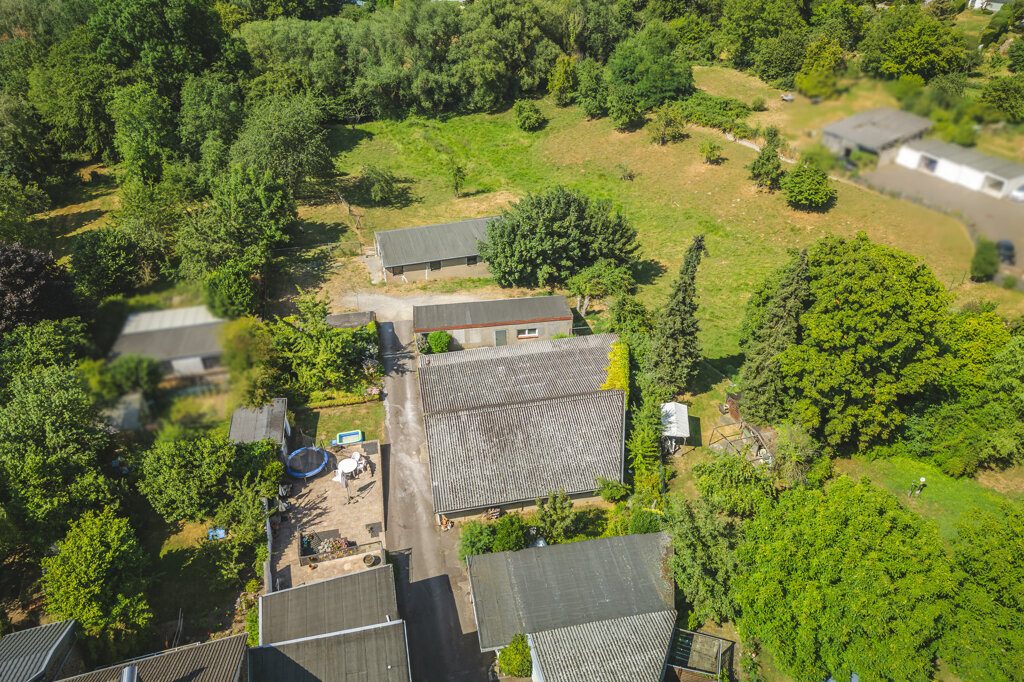 Immobilienangebot - Würselen - Wohnen - Fernblick inklusive!
Einfamilienhaus mit mehreren Lagerhallen und weitläufigem Grundstück