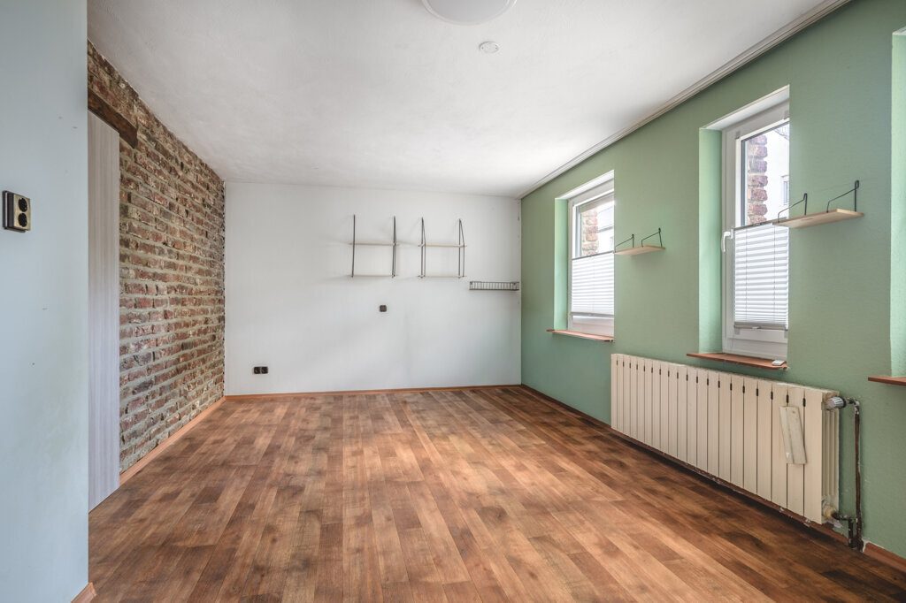 Immobilienangebot - Würselen - Wohnen - Fernblick inklusive!
Einfamilienhaus mit mehreren Lagerhallen und weitläufigem Grundstück