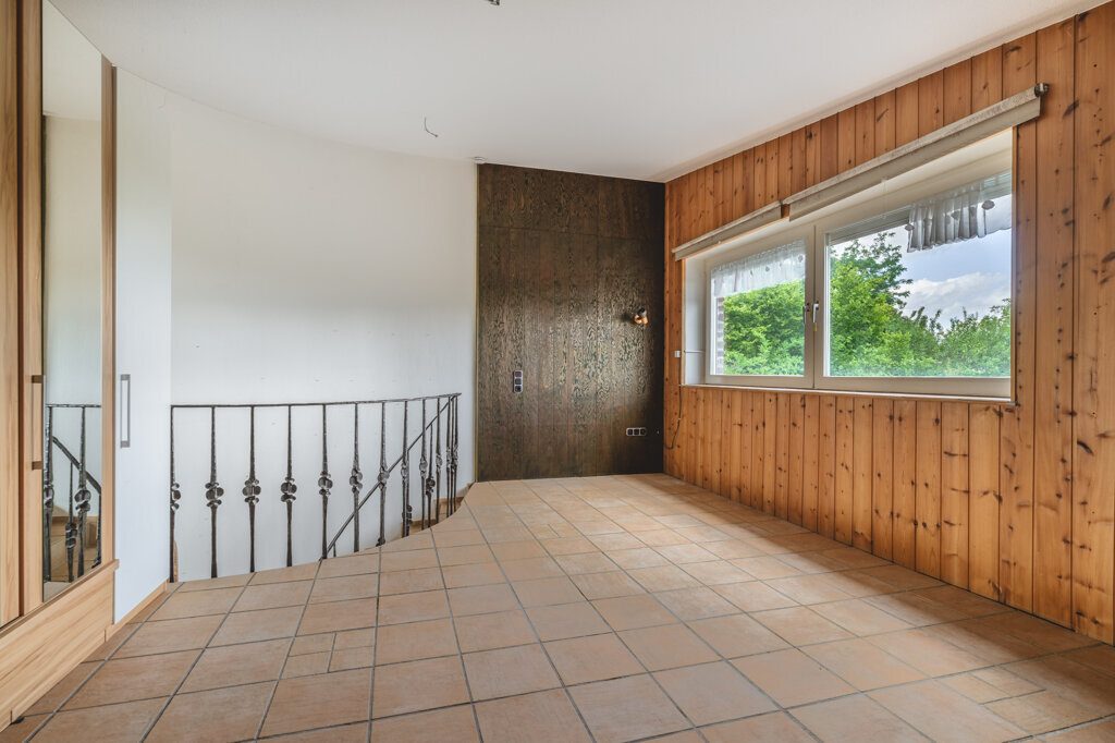 Immobilienangebot - Würselen - Wohnen - Fernblick inklusive!
Einfamilienhaus mit mehreren Lagerhallen und weitläufigem Grundstück