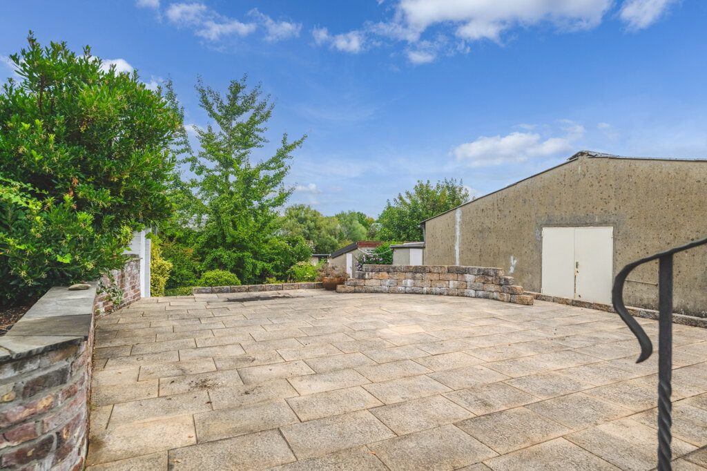Immobilienangebot - Würselen - Wohnen - Fernblick inklusive!
Einfamilienhaus mit mehreren Lagerhallen und weitläufigem Grundstück