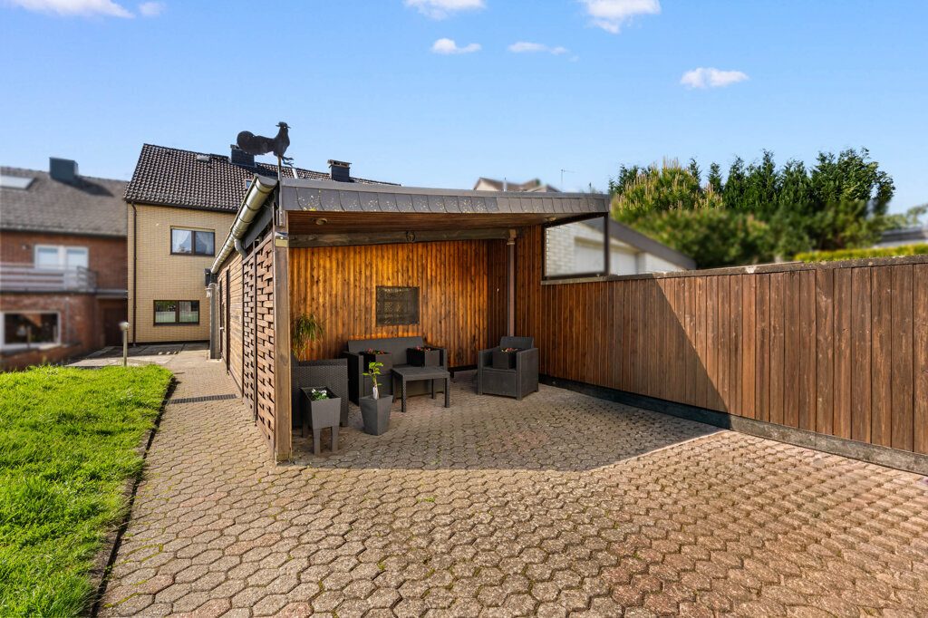 Immobilienangebot - Stolberg (Rheinland) - Wohnen - Familienfreundliches Reihenmittelhaus mit sonnigem
Innenhof und Garage in ruhiger und gefragter Lage