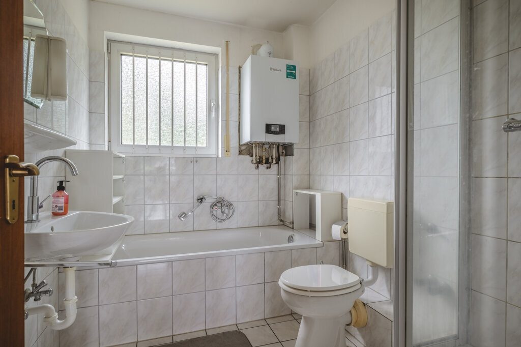 Immobilienangebot - Aachen - Wohnen - Laurensberg!
Freistehendes Zweifamilienhaus mit großen Zusatzflächen und traumhaftem Grundstück