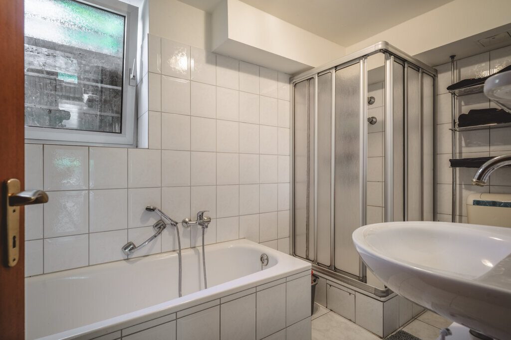 Immobilienangebot - Aachen - Wohnen - Laurensberg!
Freistehendes Zweifamilienhaus mit großen Zusatzflächen und traumhaftem Grundstück