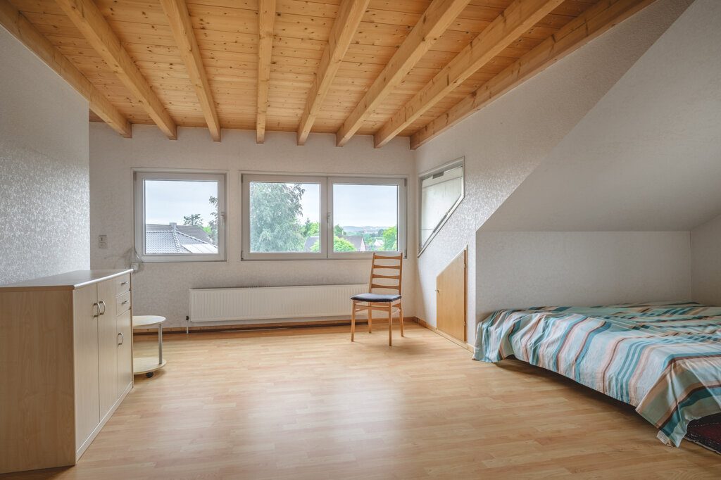 Immobilienangebot - Aachen - Wohnen - Laurensberg!
Freistehendes Zweifamilienhaus mit großen Zusatzflächen und traumhaftem Grundstück