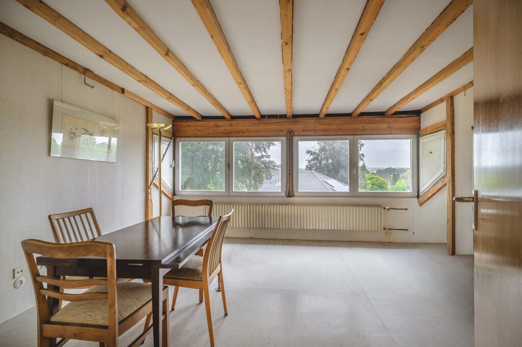 Immobilienangebot - Aachen - Wohnen - Laurensberg!
Freistehendes Zweifamilienhaus mit großen Zusatzflächen und traumhaftem Grundstück