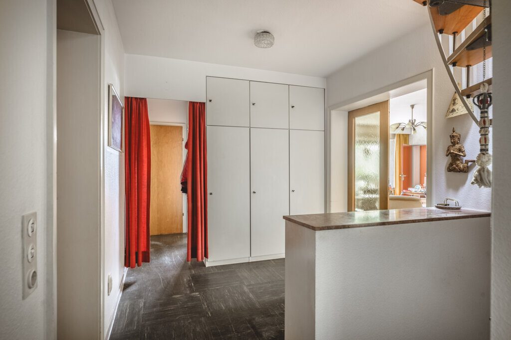 Immobilienangebot - Aachen - Wohnen - Laurensberg!
Freistehendes Zweifamilienhaus mit großen Zusatzflächen und traumhaftem Grundstück