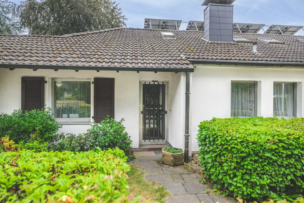 Immobilienangebot - Aachen - Wohnen - Laurensberg!
Freistehendes Zweifamilienhaus mit großen Zusatzflächen und traumhaftem Grundstück
