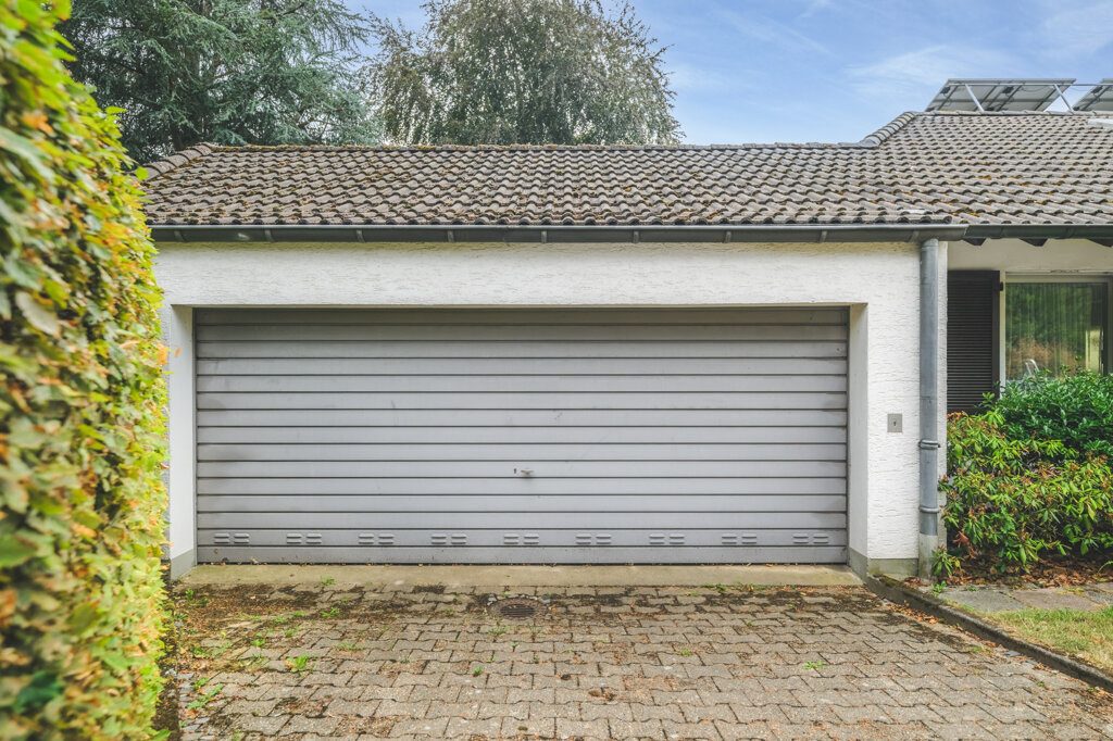 Immobilienangebot - Aachen - Wohnen - Laurensberg!
Freistehendes Zweifamilienhaus mit großen Zusatzflächen und traumhaftem Grundstück