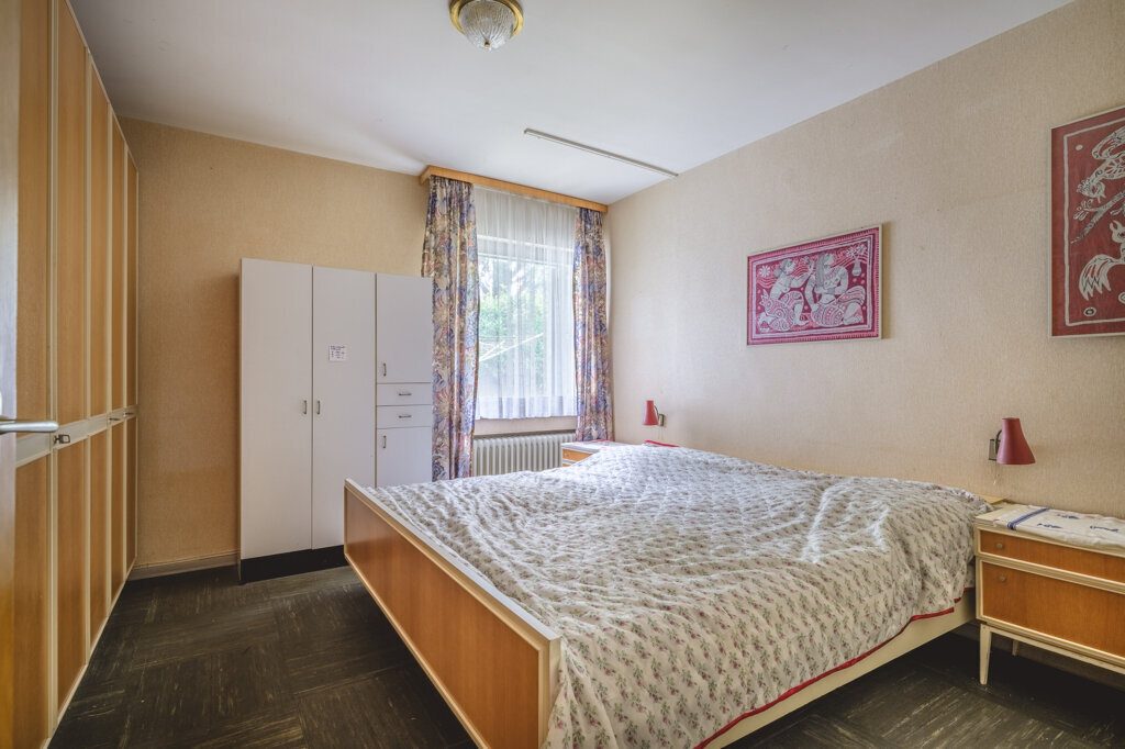 Immobilienangebot - Aachen - Wohnen - Laurensberg!
Freistehendes Zweifamilienhaus mit großen Zusatzflächen und traumhaftem Grundstück