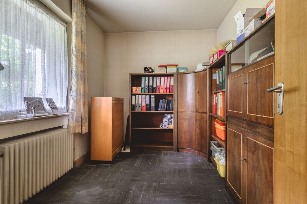 Immobilienangebot - Aachen - Wohnen - Laurensberg!
Freistehendes Zweifamilienhaus mit großen Zusatzflächen und traumhaftem Grundstück
