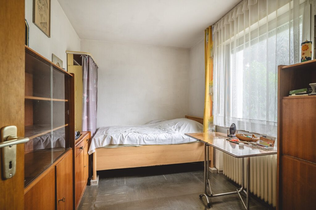 Immobilienangebot - Aachen - Wohnen - Laurensberg!
Freistehendes Zweifamilienhaus mit großen Zusatzflächen und traumhaftem Grundstück