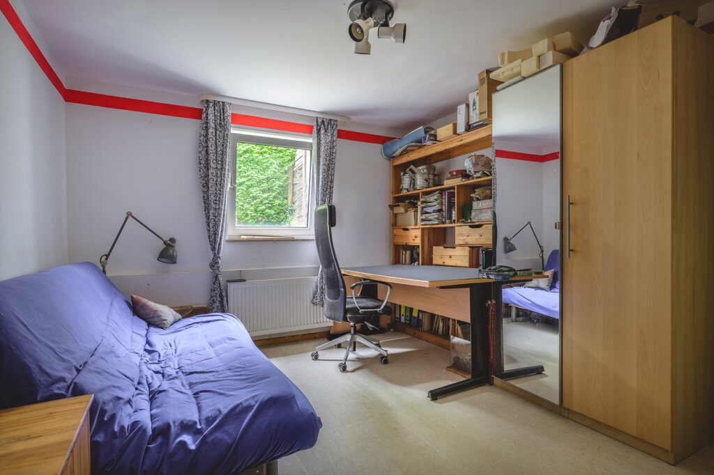 Immobilienangebot - Aachen - Wohnen - Laurensberg!
Freistehendes Zweifamilienhaus mit großen Zusatzflächen und traumhaftem Grundstück